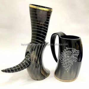 Chopes à bière en corne de buffle naturelle de qualité supérieure, finition artisanale, style corne à boire viking, motif animal sculpté, provenance Inde - Product Image 1