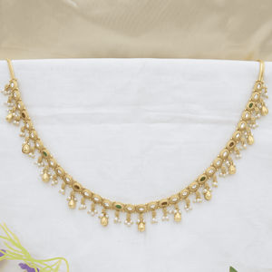 Elegante Cinturón de Cadena Kamarbandh Tradicional Indio Chapado en Oro con Gotas de Perlas y Adornos de Piedras de Rubí y Esmeralda - Product Image 2