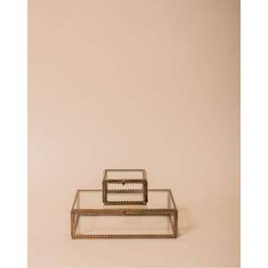 Elegante Caja de Cristal para Recuerdos con Marco de Latón, Caja de Cristal con Borde Metálico Festoneado Hecho a Mano para Joyas, Anillos, Recuerdos de Boda - Product Image 1