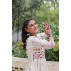 Robe de soirée longue multicolore en tissu romain pour la fête de Navratri - Robe de soirée formelle pour la mère de la mariée - Product Image 2