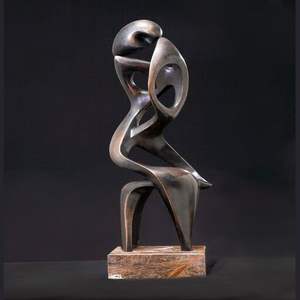 Sculpture en aluminium coulé conçue pour sublimer les intérieurs modernes grâce à sa forme sculpturale et sa présence métallique raffinée - Product Image 5