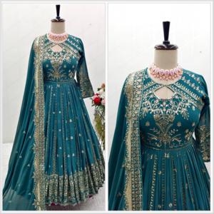 Robe de soirée pour femmes de créateur avec ensemble de dupatta à pendentif, collection élégante de pent - Product Image 4