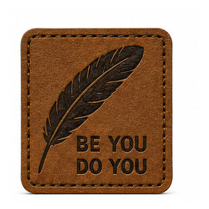 Patchs en cuir personnalisés à faible MOQ, étiquettes à logo gaufré sur mesure, accessoires vestimentaires haut de gamme pour petites commandes en gros - Product Image 1