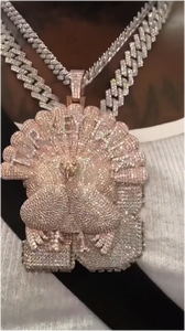 Colgante de Plata de Ley 925 con Diamantes VVS1 Moissanite, Diseño de Pavo Real Alado, Hecho a Mano para Hombre, Sin Cadena - Product Image 2