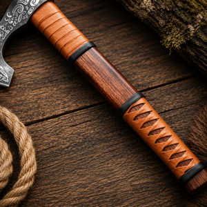 Hache Viking nordique à barbe forgée à la main, gravée, en acier forgé, type tomahawk, manche en bois, poignée en cuir, 4 lames coupantes, survie - Product Image 4