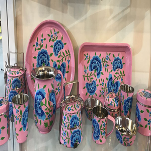Petite boîte à bijoux rectangulaire dorée, décorée de motifs délicats peints à la main d'oiseaux, d'iris et de roses, à prix de gros. - Product Image 5