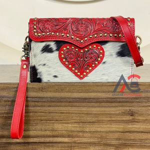 กระเป๋าหนังวัวแท้สลักลายสไตล์ตะวันตกสำหรับผู้หญิง ขายส่ง กระเป๋าสะพายไหล่แบบครอสบอดี้ ดีไซน์ลายหัวใจ กระเป๋าใบเล็กสำหรับสุภาพสตรี - Product Image 1