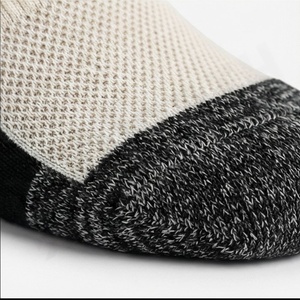 ถุงเท้าวิ่งข้อสั้นบุหนานุ่มสำหรับผู้ชาย Coolmax ระบายอากาศได้ดี ซึมซับเหงื่อ ทนทาน สำหรับเล่นกีฬา ขายส่ง มีสีให้เลือกแบบกำหนดเองได้ - Product Image 6