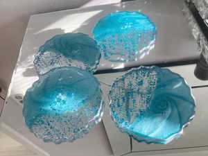 Sous-verres en résine turquoise faits à la main et scintillants - Décoration d'intérieur écologique peinte à la main - Tailles personnalisées disponibles - Choix de couleurs - ARTISANAT - Product Image 3
