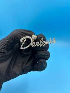 จี้เพชรโมอิสซาไนต์ VVS แบบกำหนดเองได้ ตัวอักษรชื่อ จี้เงินแท้ 925 สไตล์ฮิปฮอป เครื่องประดับผู้ชาย จี้ชื่อแบบ Iced Out สำหรับเป็นของขวัญ - Product Image 3