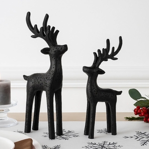 Ensemble de sculptures de cerfs noir mat élégant - Paire de figurines de rennes modernes sur pied pour décoration de table de Noël et de salon - Product Image 2