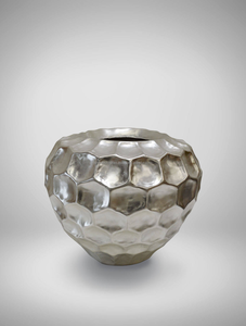 Florero con acabado de plata fundida de aluminio para decoración de sala de estar y decoración de mesa de oficina corporativa de Azora Industries - Product Image 3