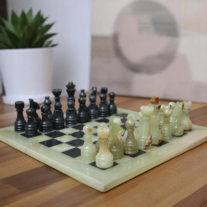 Jeu d'échecs moderne en onyx vert et marbre noir, plateau en pierre vert fait main, marbre naturel de qualité supérieure pour salon, cuisine, salle à manger - Product Image 3