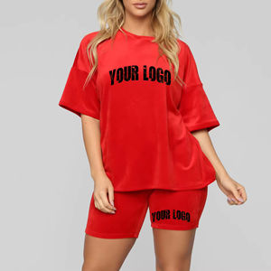 Conjunto de Camiseta y Pantalones Cortos Rojos para Hombre, Impresión de Logotipo Personalizada en la Parte Delantera, Ropa Casual de Verano, Cuello Redondo, Tejido de Punto, 100% Algodón, Ecológico y Transpirable - Product Image 1