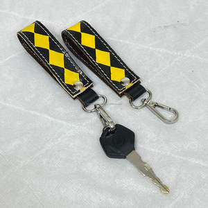 พวงกุญแจหนังแท้ลายตารางหมากรุกแบบพรีเมียมสั่งทำพิเศษ พร้อมห่วงโลหะดีไซน์เนอร์  รับผลิตตามแบบ OEM ขายส่ง - Product Image 6