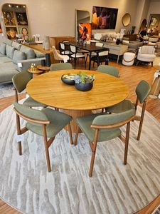 Juego de Mesa de Comedor Redonda de Madera de Teca Sólida Estilo Japandi con Sillas Tapizadas - Product Image 6