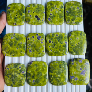 Oferta Especial: Gemas Sueltas de Atlantisita 100% Natural en Cabujón, de Tamaños y Formas Variadas, Precio al por Mayor para Joyería - Product Image 1