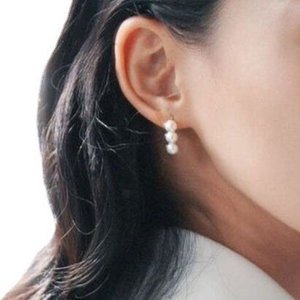 Boucles d'oreilles pendantes fines en perles blanches étoilées à lumière forte de 5-6 mm, style rétro français élégant de Li Na, pour femmes - Product Image 5