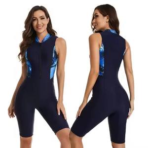 Traje de neopreno unisex sin mangas de poliéster estampado ecológico para remo, negro y turquesa con bloques de color, cremallera en el pecho, cuerpo completo, talla grande, frontal - Product Image 2