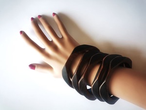 Bracelets en bois faits à la main, forme ronde, bois pur, tendance, accessoires uniques pour femmes, polis - Product Image 4