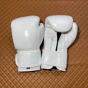 Gants de boxe en cuir blanc avec logo personnalisé en gros - Gants d'entraînement et de combat professionnels à fermeture auto-agrippante OEM/ODM - Product Image 2