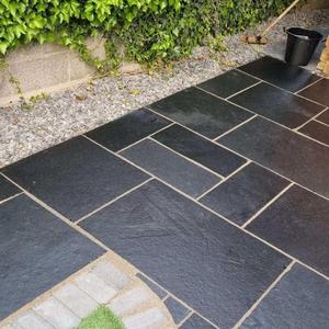 Dalles de pierre de grès noire irrégulières, carreaux naturels, pavés découpés à la machine, design moderne, revêtement mural pour patio, décoration extérieure de jardin - Product Image 1
