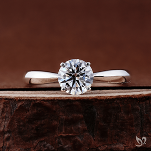 Bague solitaire en diamant de laboratoire de 1 carat, design à tige cintrée, or blanc 10 carats, certifiée IGI, bague de fiançailles ou d'anniversaire brillante - Product Image 2