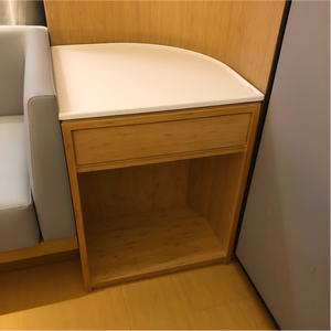 Mobile Minibar in Legno con Impiallacciatura in Noce e Spazio Frigorifero per Suite d'Albergo - Product Image 1