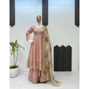 Hermoso Salwar Kameez de Seda para Fiesta con Falda y Dupatta - Product Image 4