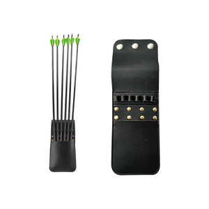 Elegante cartera de cuero para arco, hecha a mano, con costuras resistentes, cinturón ajustable, equipo duradero para caza, práctica y uso al aire libre. - Product Image 1
