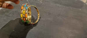 Brazalete Abierto de Latón Hecho a Mano con Brillo Regio Premium para un Estilo Minimalista, Lujoso y de Alta Costura - Product Image 3