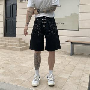 Shorts en jean noir pour homme, coupe droite, entrejambe bas, taille mi-haute, avec détails rivets et broderies, style streetwear, pour l'été, en tissu de coton tissé - Product Image 1