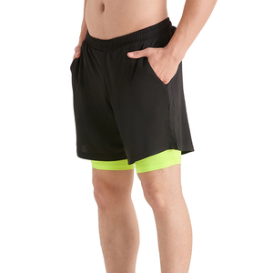 Shorts de sport double couche de haute qualité, style streetwear, couleur noire, avec élastique et cordon de serrage à la taille. - Product Image 1