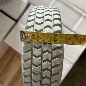 Pneu pneumatique Innova 3.00-4 10*3 260*85 IA2805 gris blanc pour scooters de mobilité, petits karts, chariots à main, chariots de jardin - Product Image 4