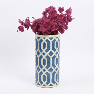 Vase à fleurs en résine bleu avec incrustation d'os, motif floral de luxe, pot décoratif de table, artisanat indien artisanal en gros - Product Image 3