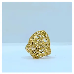 แหวนลายดอกไม้สีเหลืองทองสำหรับผู้หญิง ดีไซน์วงรีขนาดใหญ่ สไตล์วินเทจสุดหรู - Product Image 1