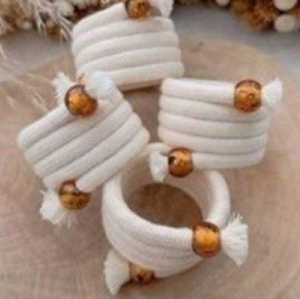Ronds de serviette élégants en coton tissé blanc, ornés de boucles à pression en cuir chic, disponibles à prix de gros. - Product Image 6
