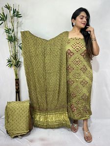 Ensemble de costume en pure soie modale Bandhani avec dupatta en tissu, collection traditionnelle pour festivals, mariages et fêtes - Product Image 4