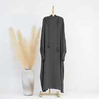 Robe longue maxi respirante et légère en polyester pour femmes musulmanes, collection Printemps-Été-Automne 2026, couleur unie, col en V, extensible dans quatre directions