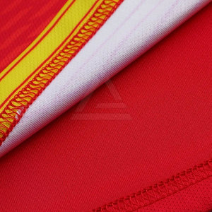 Tenue de sport haute performance pour hommes, maillot de course respirant avec short, conçu pour l'entraînement sportif quotidien - Product Image 6