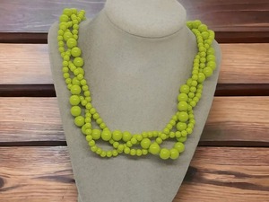 Collier en résine fait main pour femmes, bijoux de mode modernes avec diamant, couleur tendance, design de chaîne élégant - Product Image 1
