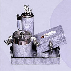 Ensemble d'organisateur de bar en cuir et bois de luxe K S Exports Regal Majestix - Collection de vaisselle pour les fêtes, en stock, fabriqué dans le Maharashtra - Product Image 1