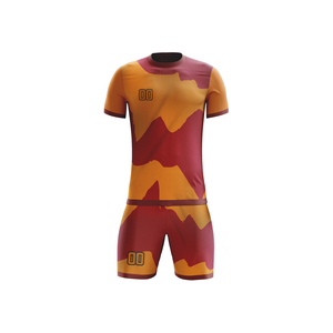 Tenues de football personnalisables par sublimation, respirantes, à séchage rapide, ensemble maillot et survêtement de football pour l'entraînement - Product Image 1
