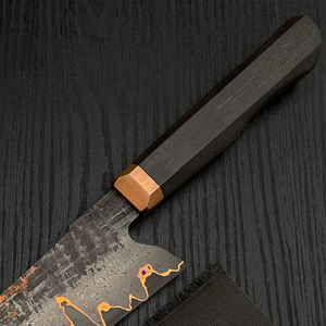 Cuchillo de carnicero de cobre damasco de primera calidad con hoja larga y elegante y mango de madera para cortar y servir asados. - Product Image 4