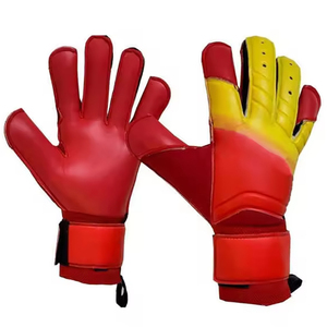 Gants de gardien de but personnalisés dotés d'une zone de frappe tridimensionnelle en caoutchouc injecté de haute qualité pour des coups de pied puissants. - Product Image 2