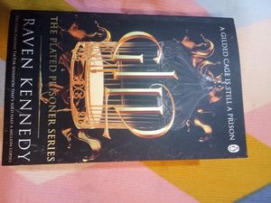 GILD de Raven Kennedy, roman d'aventure et de romance fantastique sombre, édition brochée - Product Image 2