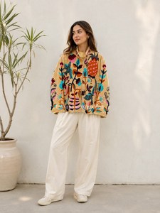 Veste en velours Suzani multi-broderies, faite à la main, veste d'hiver unisexe, veste chic bohème - Product Image 1