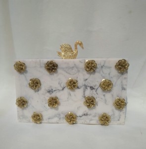 Pochette de soirée rigide en résine marbrée noire ethnique, ornée de fleurs dorées 3D, sac de mariée pour mariage - Product Image 2