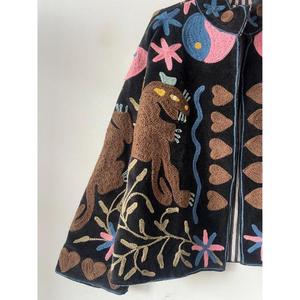 Chaqueta Corta de Terciopelo con Bordado Suzani, Blazer Artesanal Uzbeko, Ropa Bohemia, Chaqueta Tribal, Regalo para Ella - Product Image 5