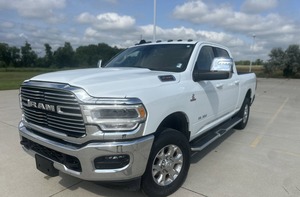 Camioneta RAM 3500 Laramie 4WD Deluxe Premium 2024 con Navegación, Transmisión Automática y Faros LED - Product Image 6